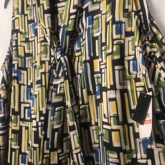 NWT 2x Nine West Sleeveless tie front top - Picture 3 of 7